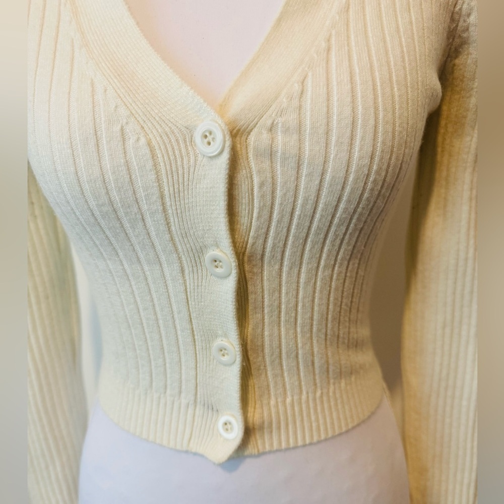 Cream Ribbed Collared Cropped Cardigan 🤍 - Picture 7 of 8